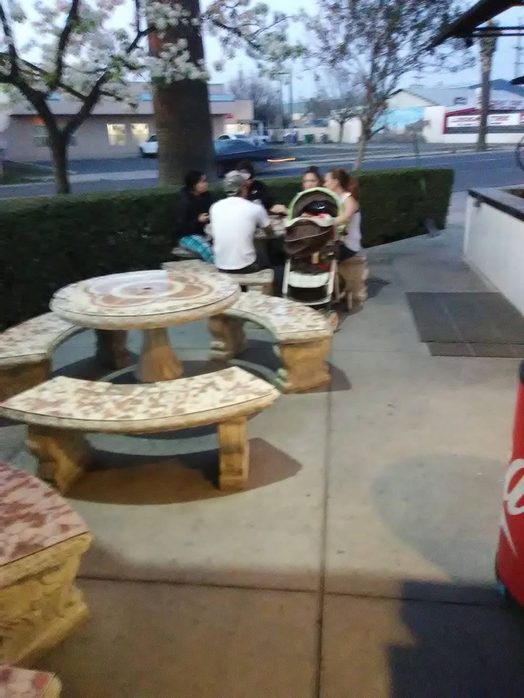 Chitos Asadero | restaurant | 380 W Hermosa St, Lindsay, CA 93247, USA | 5595622201 OR +1 559-562-2201