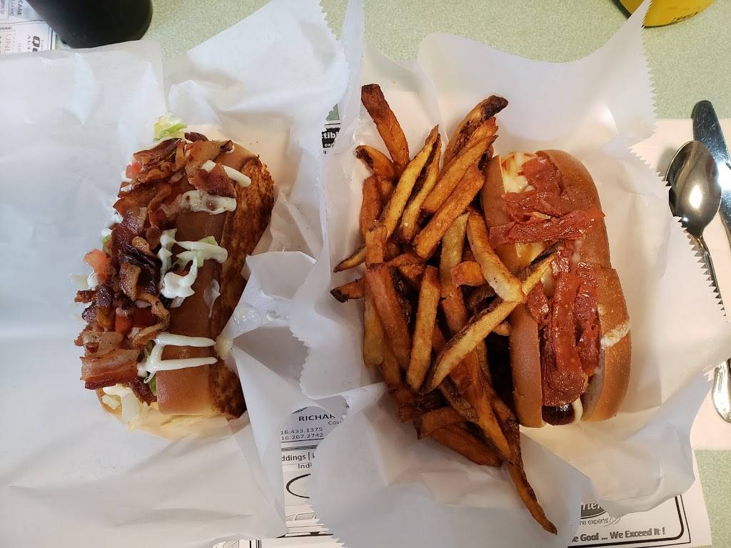 Dans Dogs Hot Dog Eatery & Diner (formerly The Place To Be Deli | restaurant | 5751 Smith Rd, Cleveland, OH 44142, USA | 2168989141 OR +1 216-898-9141