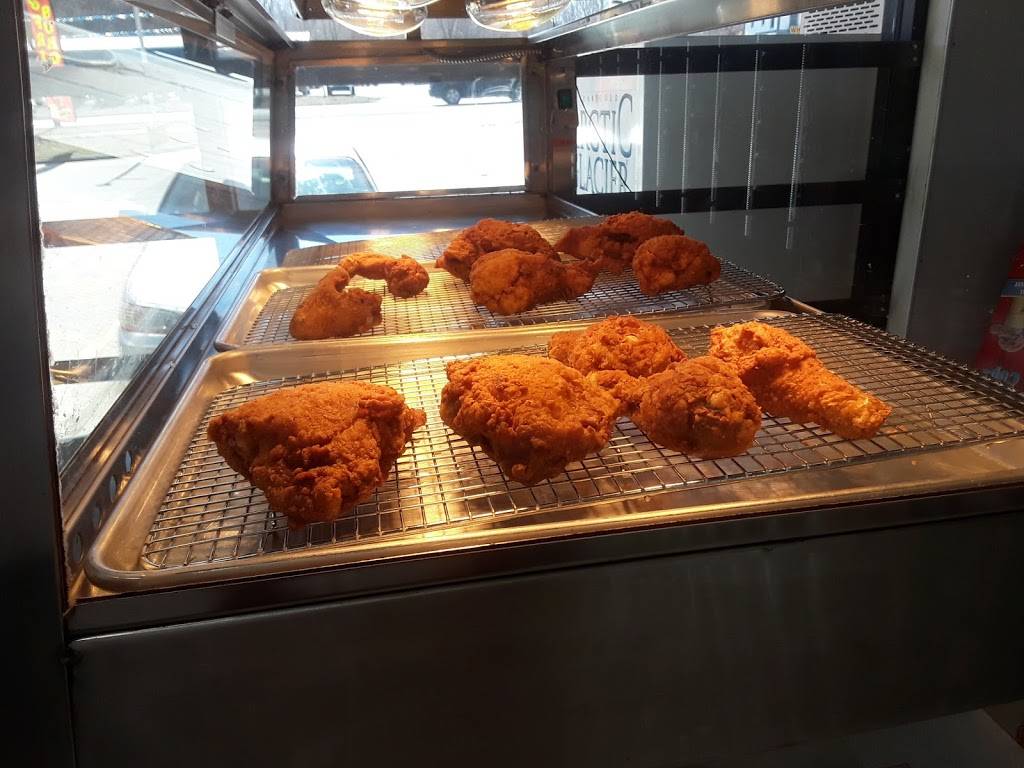 Speedys Chicken | meal takeaway | 14808 E US Hwy 40, Kansas City, MO 64136, USA | 8166350560 OR +1 816-635-0560