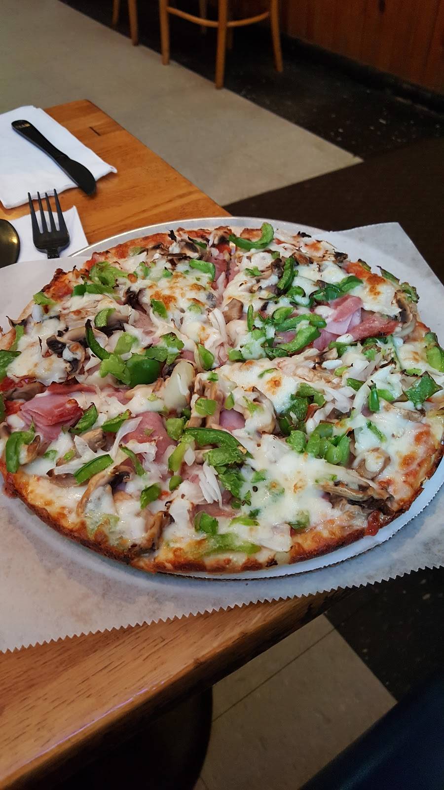 Supreme House of Pizza and Teddys Lounge | restaurant | 68 Main St, Raymond, NH 03077, USA | 6038959500 OR +1 603-895-9500