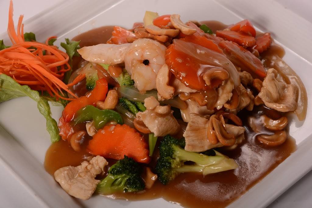 Tuptim Thai Restaurant | restaurant | 220 SW 29th St, Topeka, KS 66611, USA | 7852662299 OR +1 785-266-2299