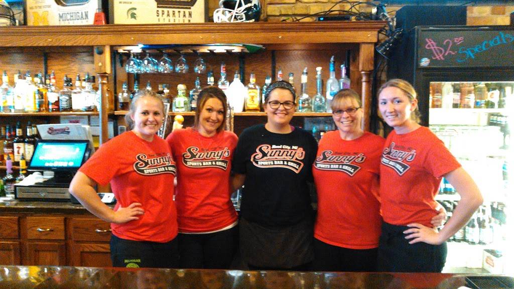 Sunnys Sports Bar & Grill | restaurant | 122 W Upton Ave, Reed City, MI 49677, USA | 2318323004 OR +1 231-832-3004