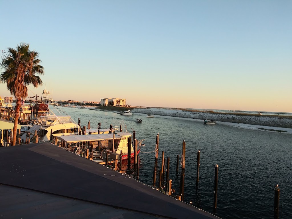 Harry Ts Lighthouse | restaurant | 46 Harbor Blvd, Destin, FL 32541, USA | 8506544800 OR +1 850-654-4800