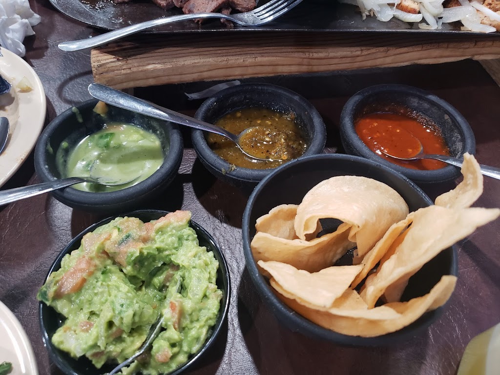 El Toro Bronco | restaurant | 8949 Dyer St, El Paso, TX 79904, USA | 9157590599 OR +1 915-759-0599