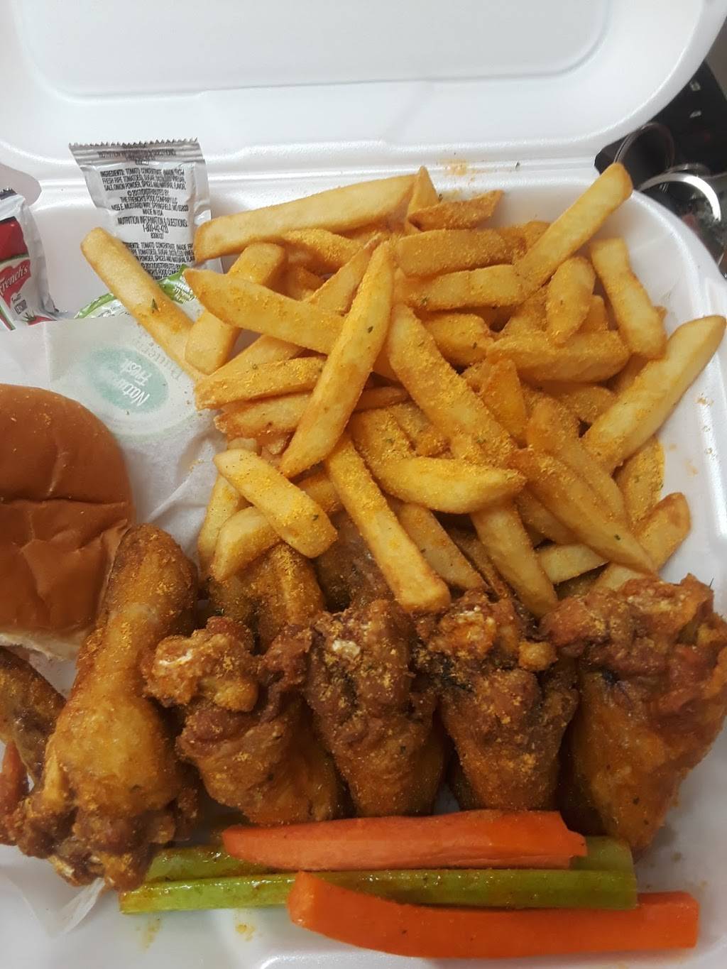 Crumpys Hot Wings Downtown | restaurant | 336 N Dunlap St, Memphis, TN 38105, USA | 9013473179 OR +1 901-347-3179