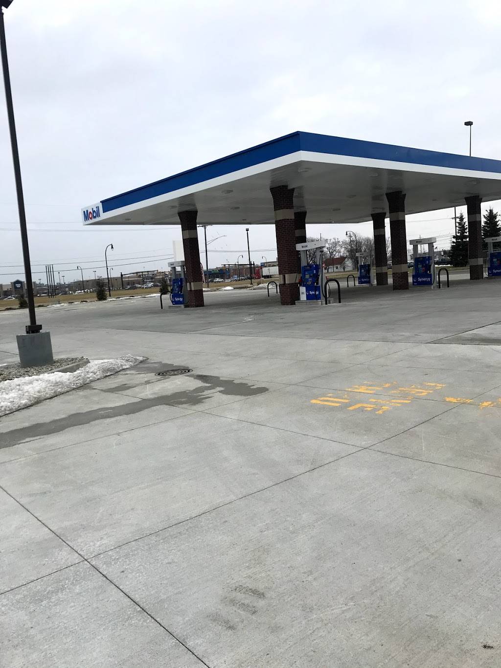 Burger King | restaurant | 20993 West Rd, Woodhaven, MI 48183, USA | 7345613549 OR +1 734-561-3549