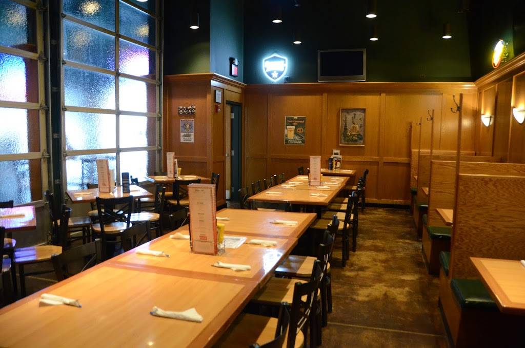 Paulies Pub and Grille | restaurant | 444 N Eola Rd, Aurora, IL 60502, USA | 6304998956 OR +1 630-499-8956