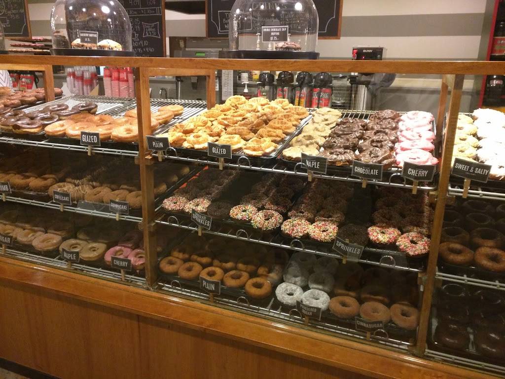 Donut Hut Cafe | bakery | 5816 S Lowell Blvd, Littleton, CO 80123, USA | 3037986296 OR +1 303-798-6296