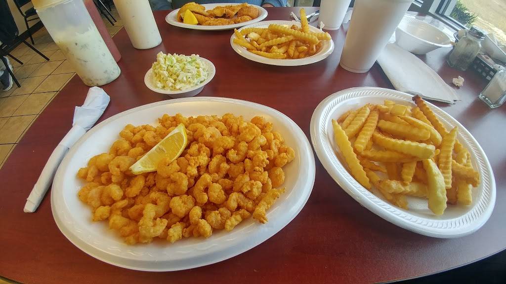 Castaway Grill | restaurant | 112 Causeway Dr, Ocean Isle Beach, NC 28469, USA | 9105797788 OR +1 910-579-7788