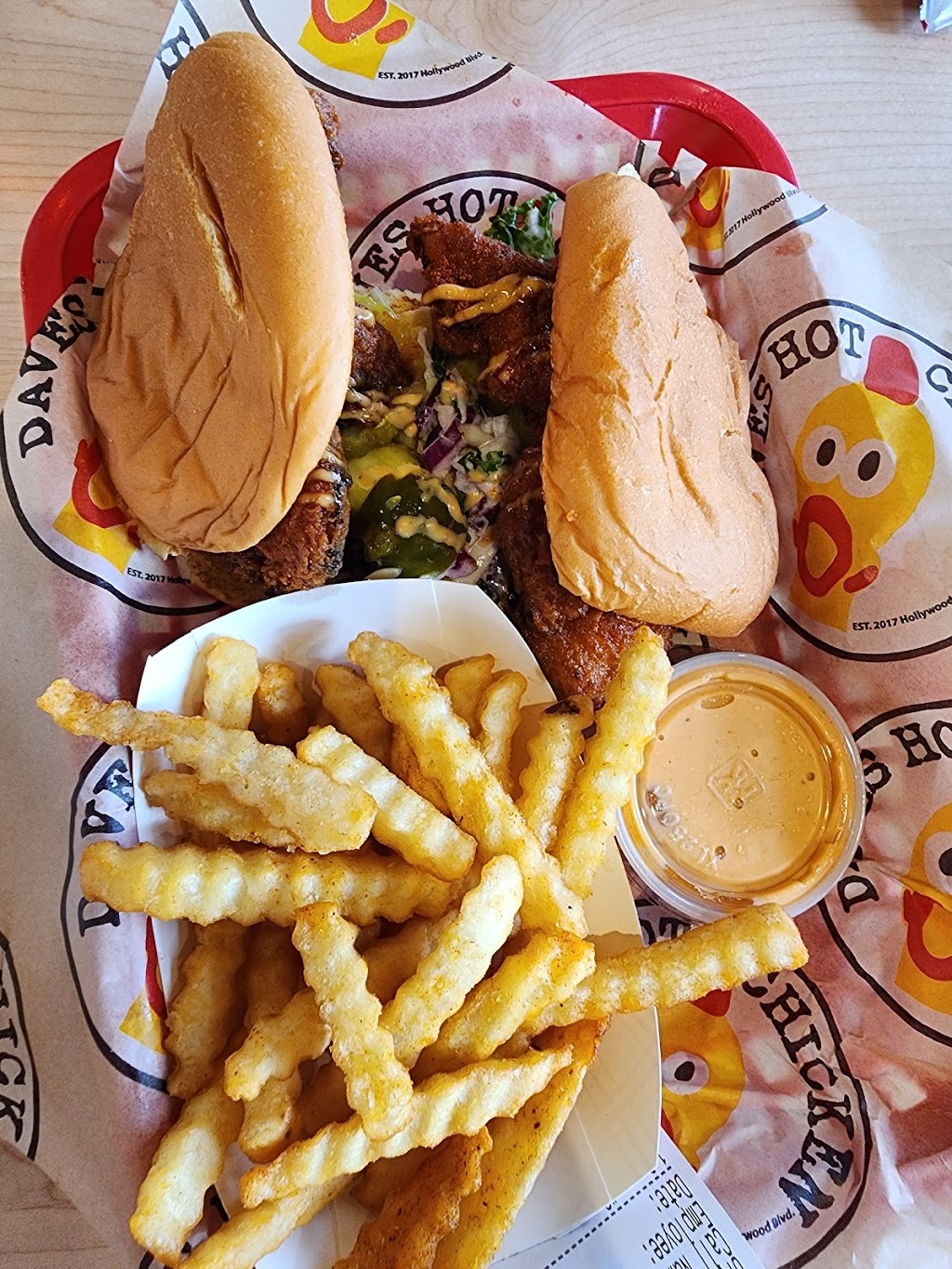 Dave’s Hot Chicken | restaurant | 31845 CA-79, Temecula, CA 92592, USA | 9519044350 OR +1 951-904-4350