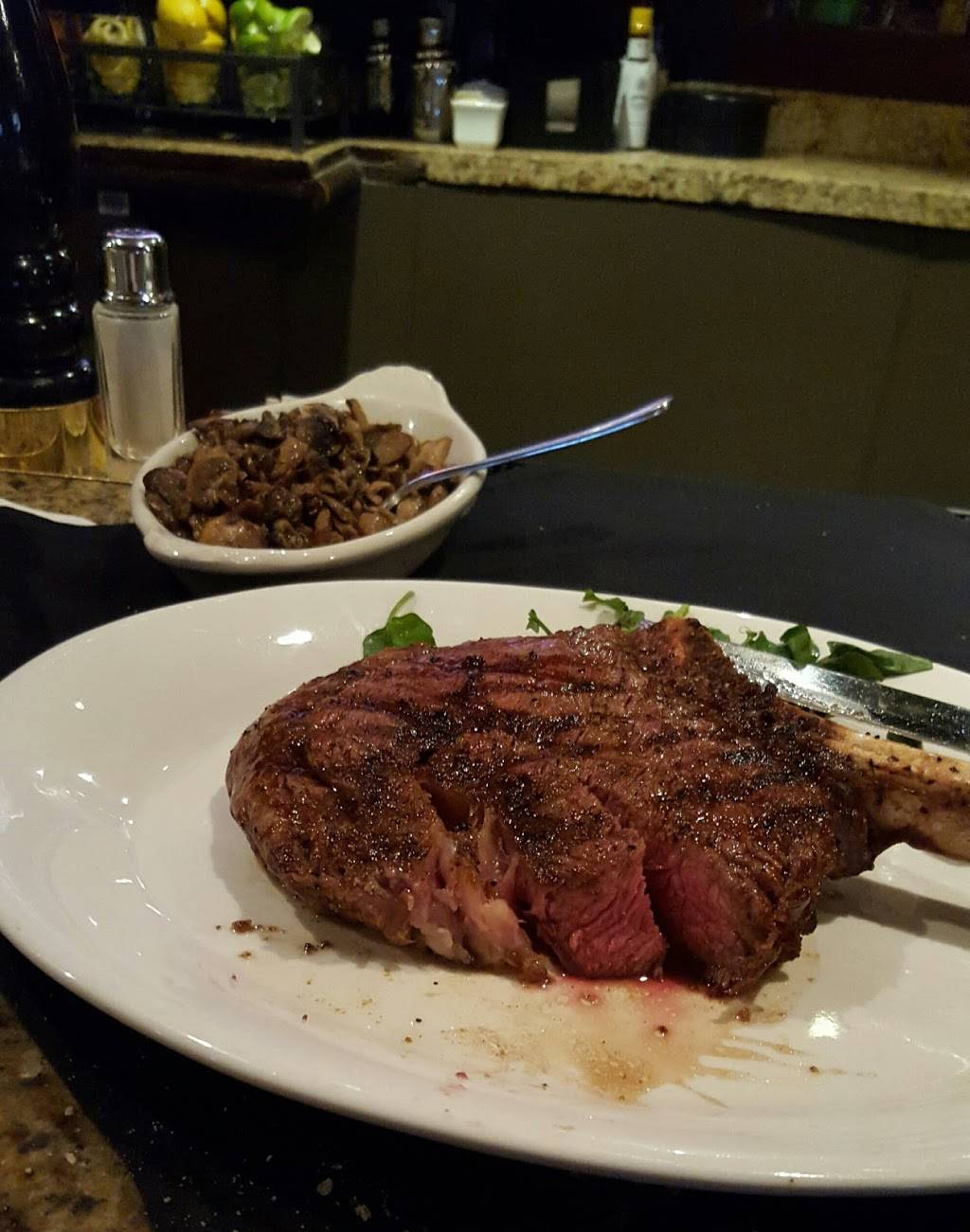 Shulas Steak House | restaurant | 301 E North Water St, Chicago, IL 60611, USA | 3126700788 OR +1 312-670-0788