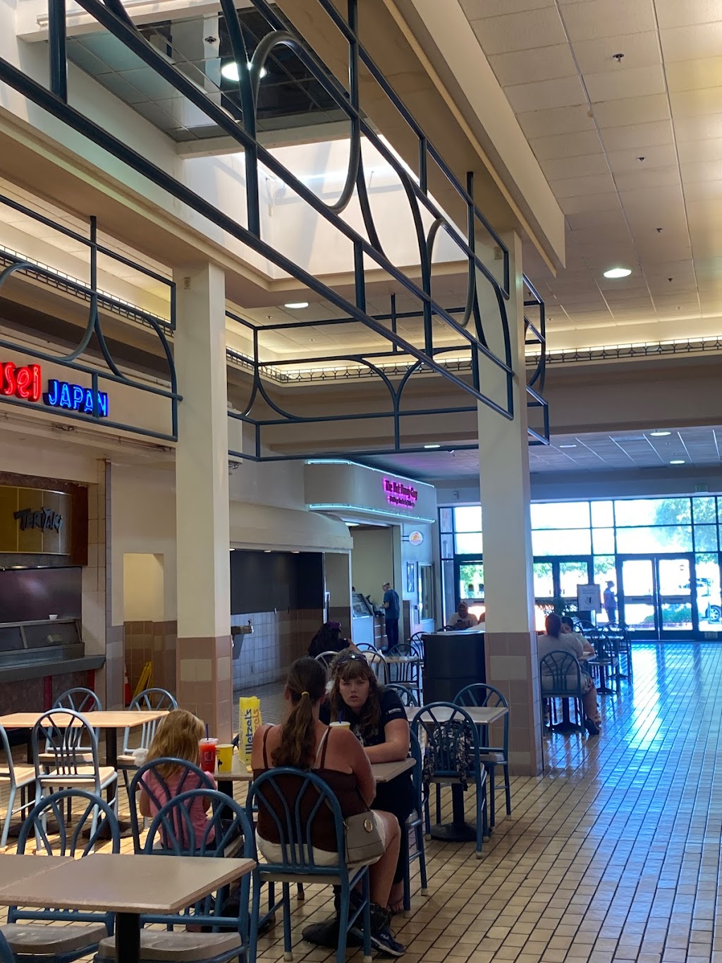 The Hot Dawg Guy | restaurant | 707 Merced Mall, Merced, CA 95348, USA | 2093254853 OR +1 209-325-4853