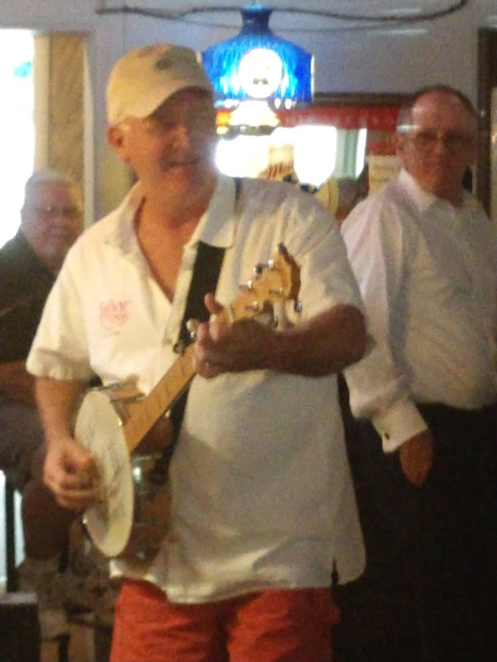 The Alley Bar & Grill | restaurant | 1104 N Saginaw St, St Charles, MI 48655, USA | 9898656226 OR +1 989-865-6226