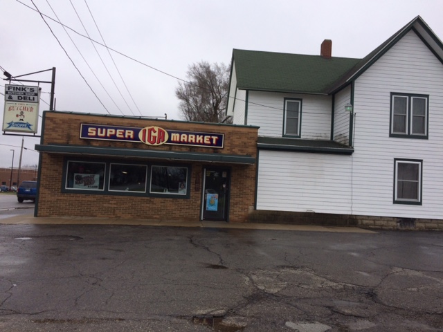 The Dawg House aka Finks | restaurant | 402 E Hwy St, Vicksburg, MI 49097, USA | 2696494117 OR +1 269-649-4117