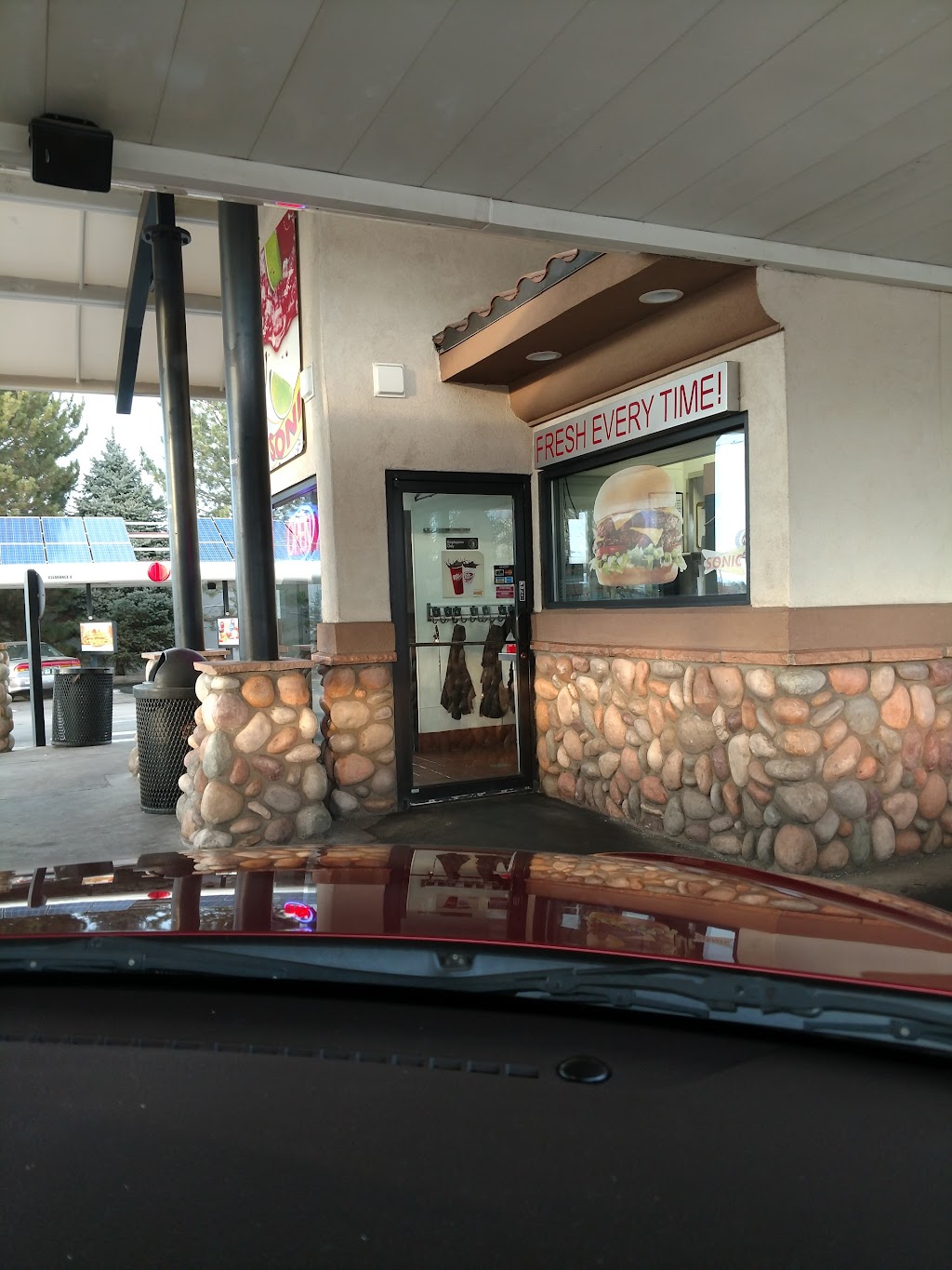 Sonic Drive-In | restaurant | 2008 S Pueblo Blvd, Pueblo, CO 81005, USA | 7195619859 OR +1 719-561-9859