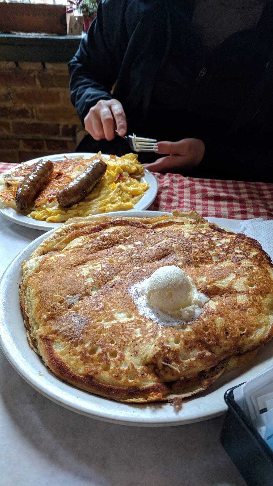 The Roost | restaurant | 600 6th St, Racine, WI 53403, USA | 2627704648 OR +1 262-770-4648