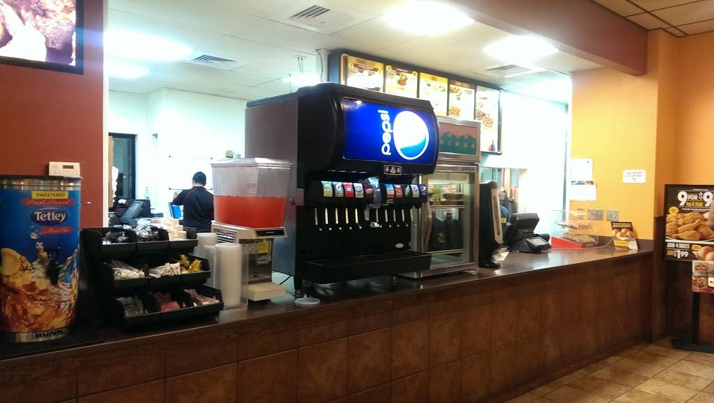 Golden Chick | meal takeaway | 405 Farm to Market 685, Hutto, TX 78634, USA | 5128462312 OR +1 512-846-2312