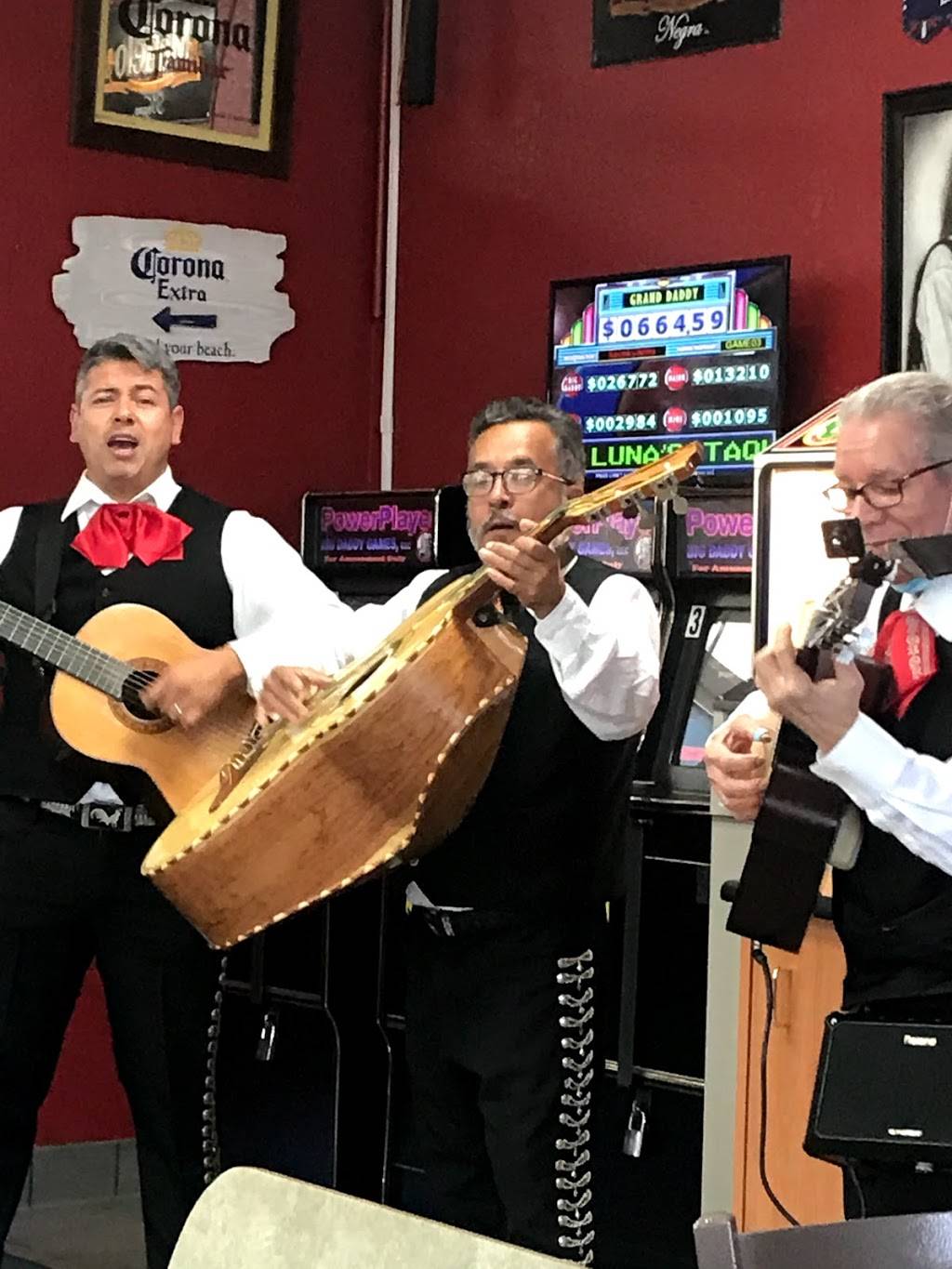 Lunas taqueria | restaurant | 117 S Royal Ave, Belgium, WI 53004, USA | 2622853367 OR +1 262-285-3367