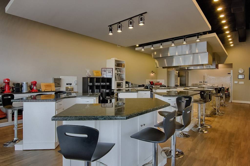 Well Done Cooking Classes | restaurant | 2811 Airline Dr #5, Houston, TX 77009, USA | 8327823518 OR +1 832-782-3518