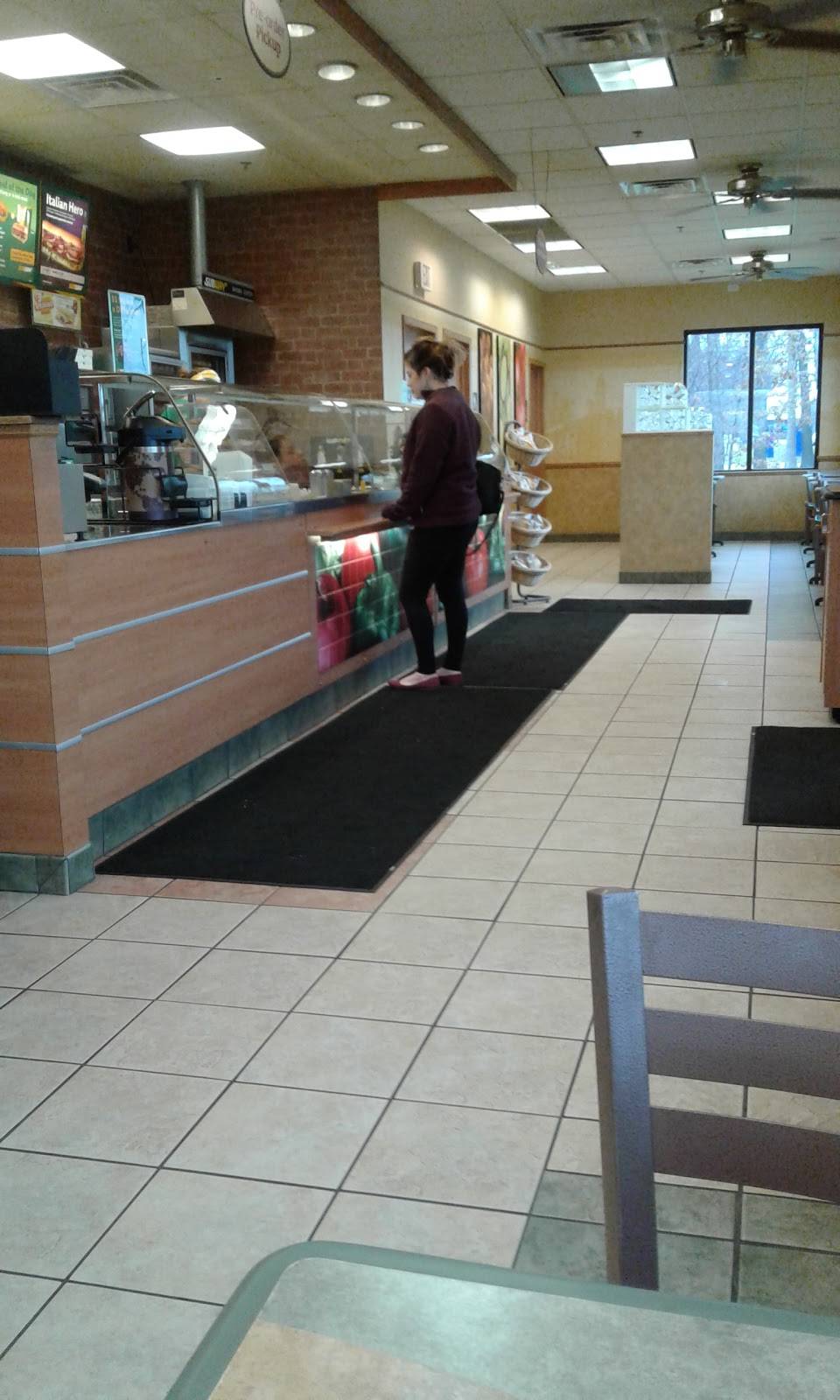 Subway | restaurant | 1848 E Sherman Blvd, Muskegon, MI 49444, USA | 2317370400 OR +1 231-737-0400