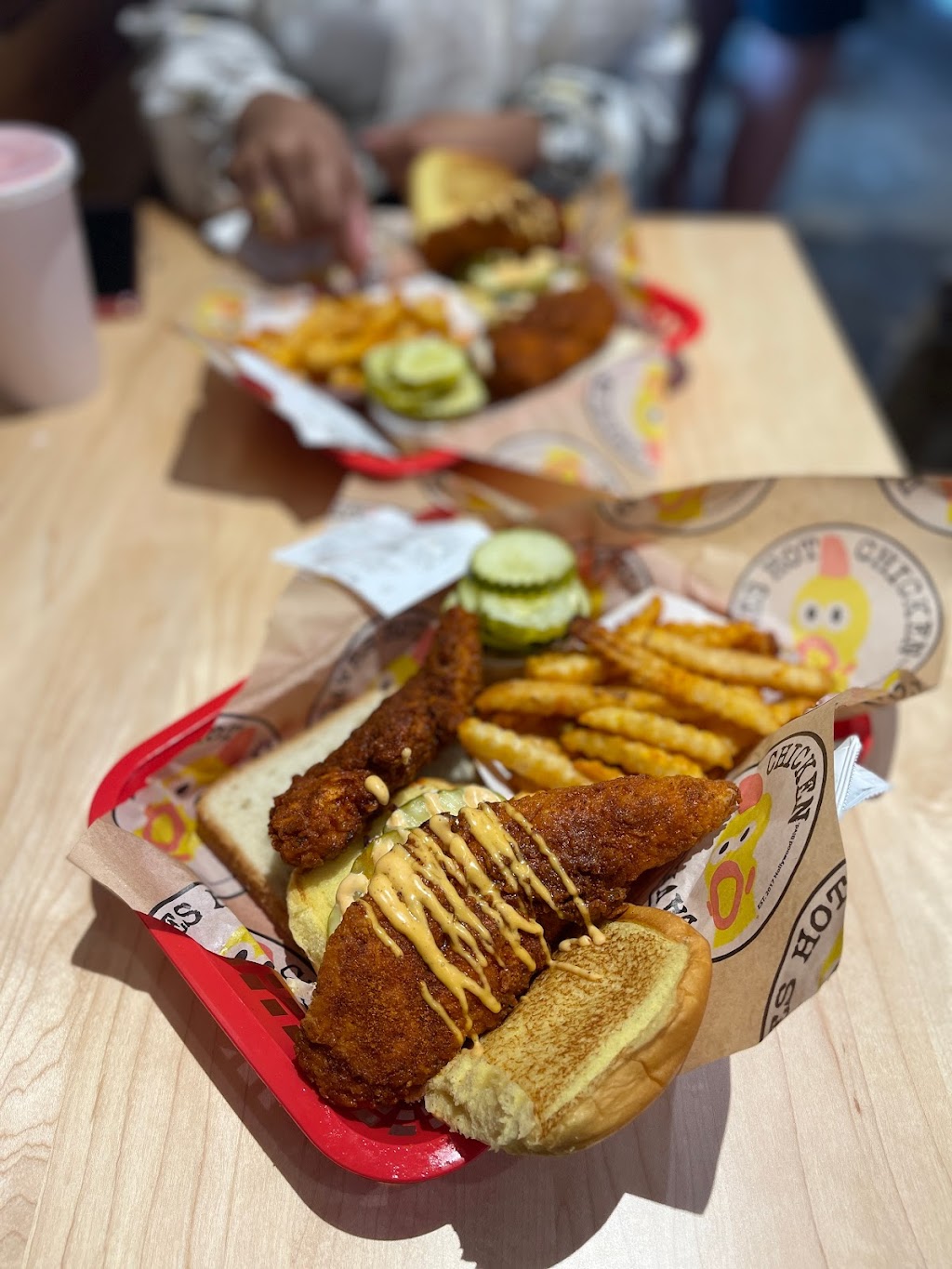 Daves Hot Chicken | restaurant | 624 W Big Beaver Rd, Troy, MI 48084, USA | 2489180799 OR +1 248-918-0799