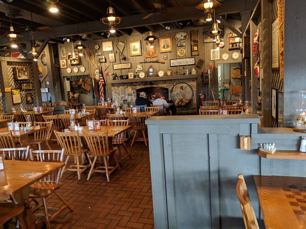 Cracker Barrel Old Country Store | restaurant | 15 Riverton Commons Plaza, Front Royal, VA 22630, USA | 5406358052 OR +1 540-635-8052