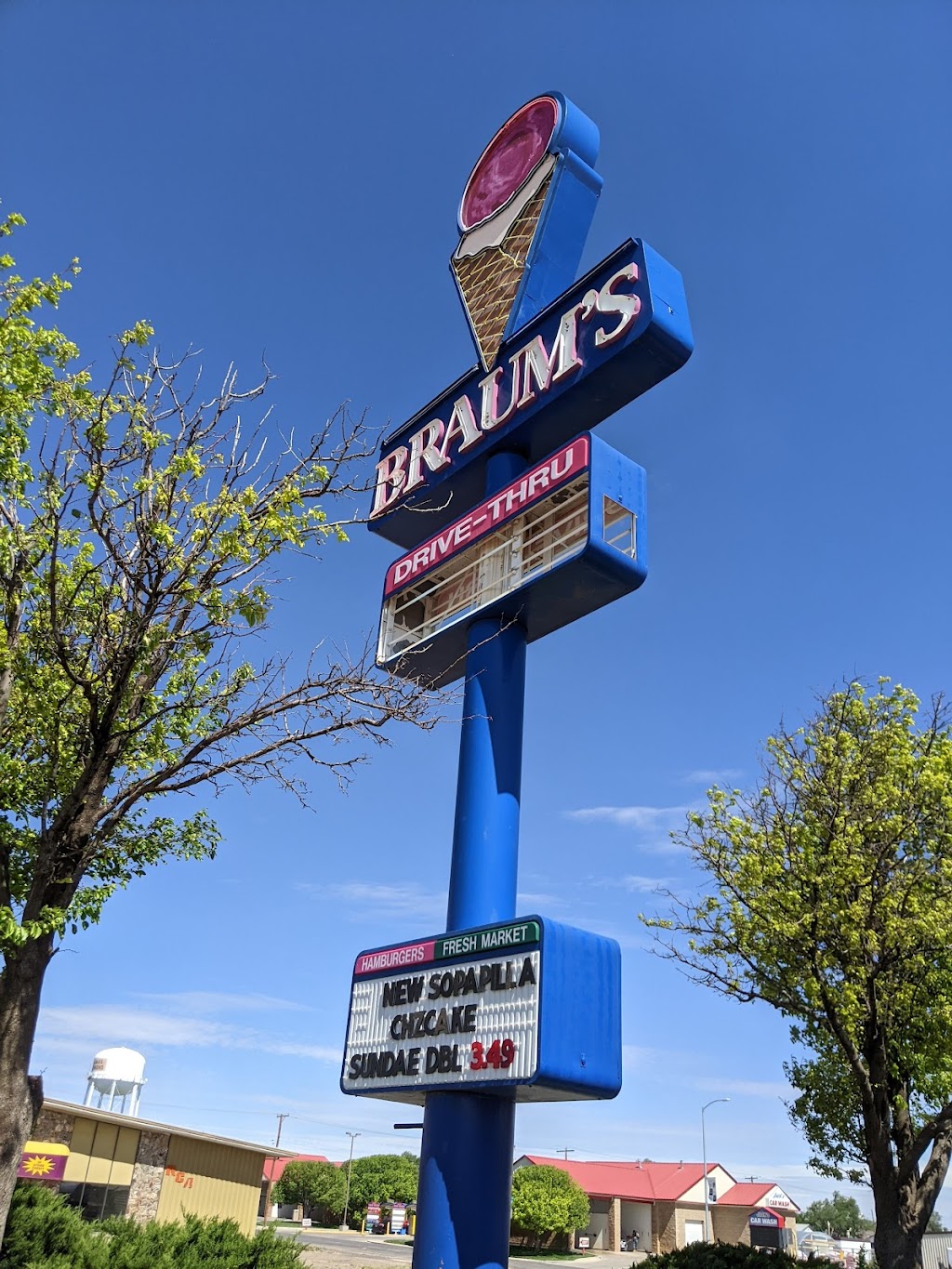 Braums Ice Cream & Dairy Store | restaurant | 1209 S Dumas Ave, Dumas, TX 79029, USA | 8069353711 OR +1 806-935-3711