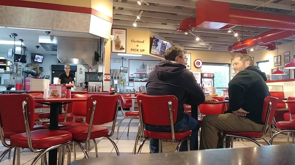 Freddys Frozen Custard & Steakburgers | restaurant | 306 N L Rogers Wells Blvd, Glasgow, KY 42141, USA | 2706293733 OR +1 270-629-3733