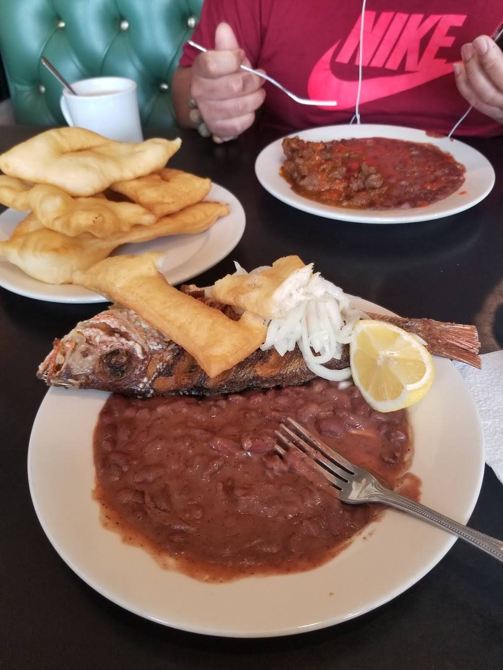 Traceys | restaurant | 3810 S Western Ave, Los Angeles, CA 90062, USA | 3237352166 OR +1 323-735-2166