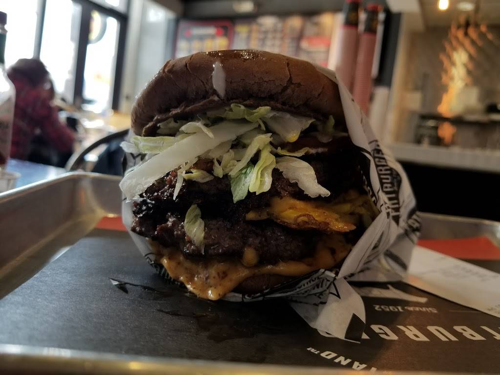 Fatburger & Buffalos | restaurant | 1705 E Colorado Blvd, Pasadena, CA 91106, USA | 6262196555 OR +1 626-219-6555