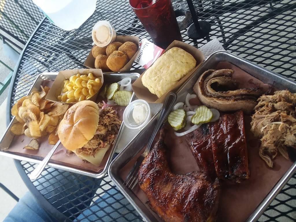 A Fine Swine BBQ | restaurant | 423 W Hanover St, New Baden, IL 62265, USA | 6185885141 OR +1 618-588-5141