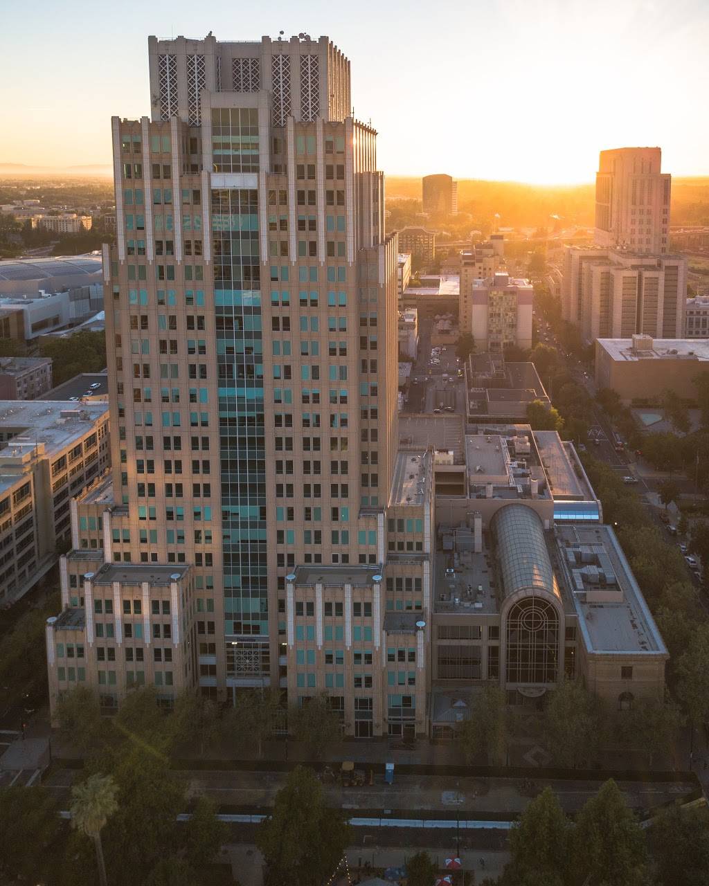 Starbucks | cafe | 980 9th St, Sacramento, CA 95814, USA | 9164474745 OR +1 916-447-4745