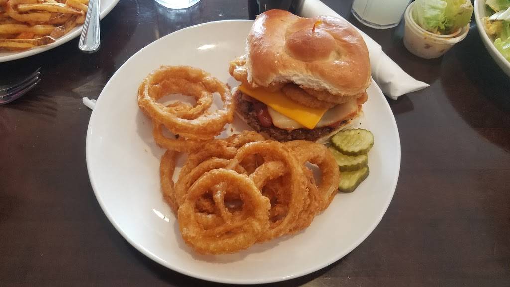 Big Lug Country Pub | restaurant | 250 W Reformatory Rd, Pendleton, IN 46064, USA | 7652219954 OR +1 765-221-9954