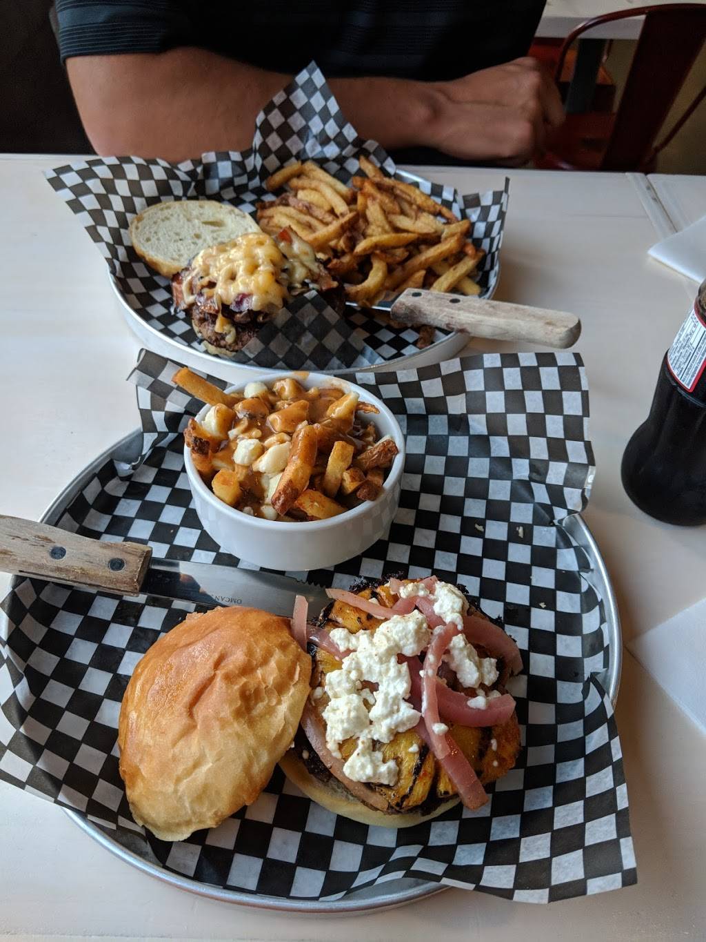 Bite Burger House on Tenth Line | restaurant | 1675 Tenth Line Rd, Orléans, ON K1E 3P6, Canada | 6138242483 OR +1 613-824-2483