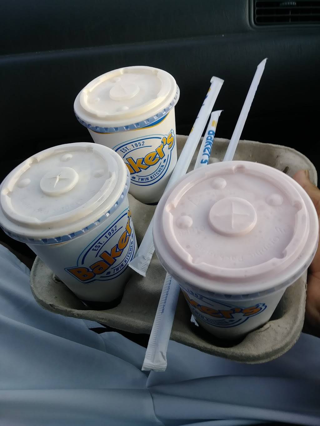 Bakers Drive-Thru | restaurant | 2180 N Waterman Ave, San Bernardino, CA 92404, USA | 9098845233 OR +1 909-884-5233