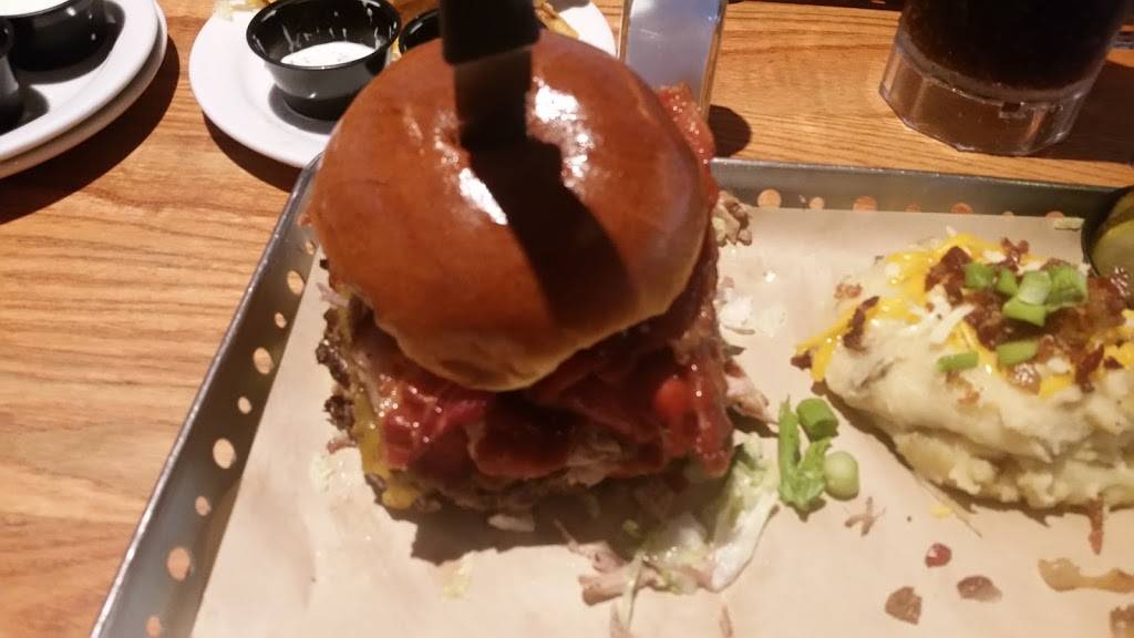 Chilis Grill & Bar | meal takeaway | 113 TX-114, Roanoke, TX 76262, USA | 8174901760 OR +1 817-490-1760