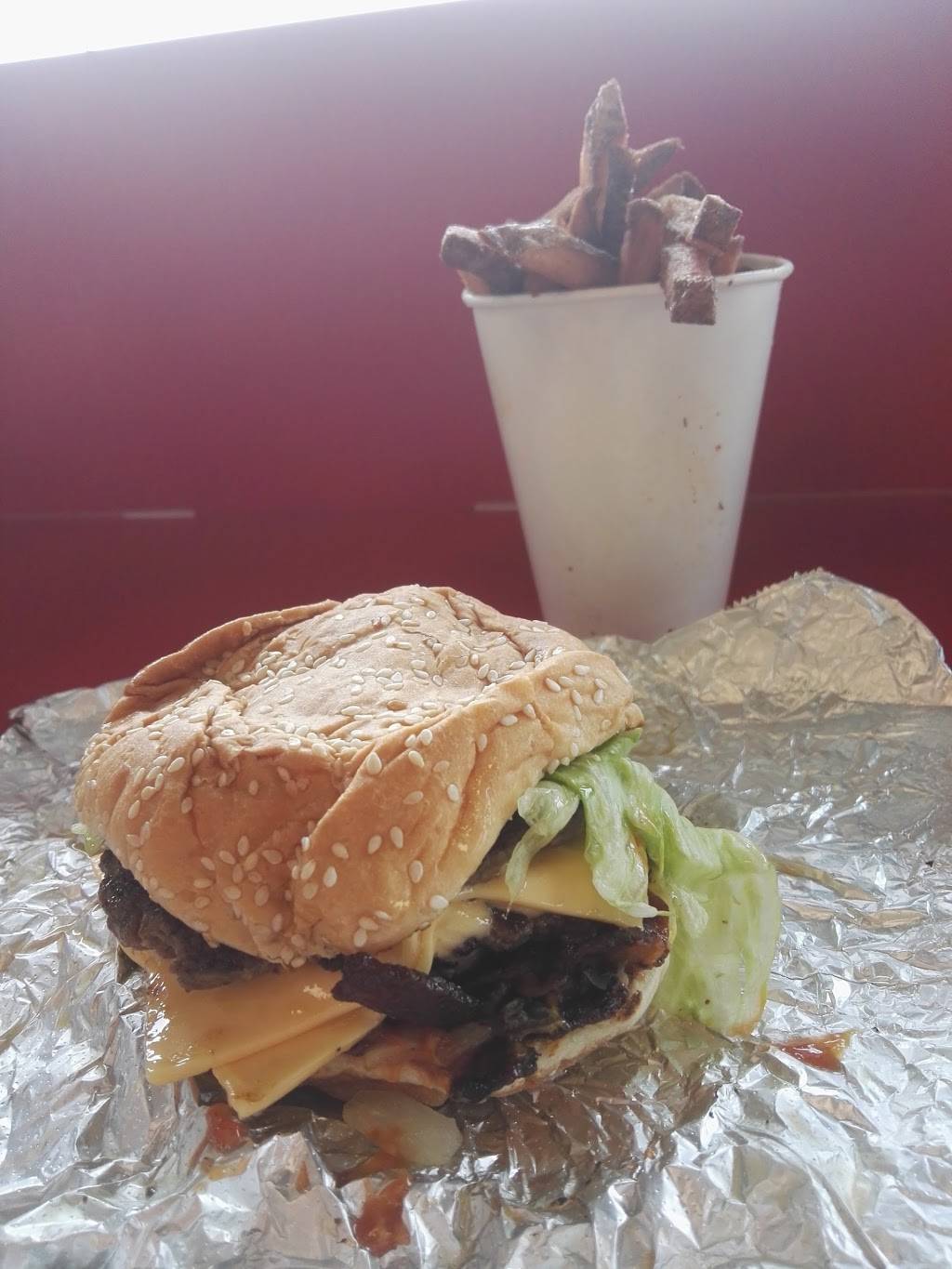Five Guys | meal takeaway | 3530 Boulevard des Sources, Dollard-des-Ormeaux, QC H9B 1Z9, Canada | 5146834545 OR +1 514-683-4545