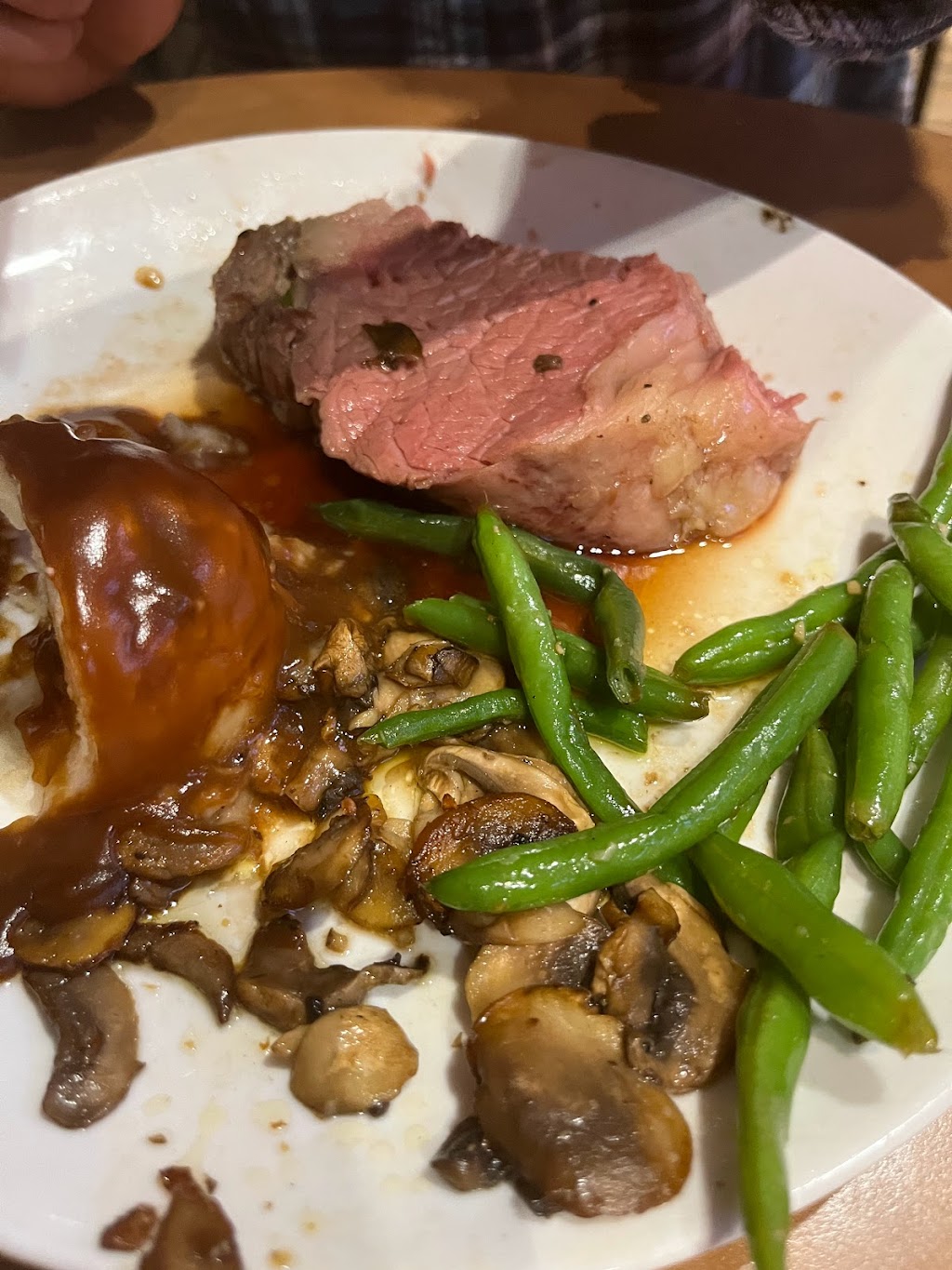 Firesides | restaurant | 4000 W Comanche St, Dodge City, KS 67801, USA | 6206827777 OR +1 620-682-7777