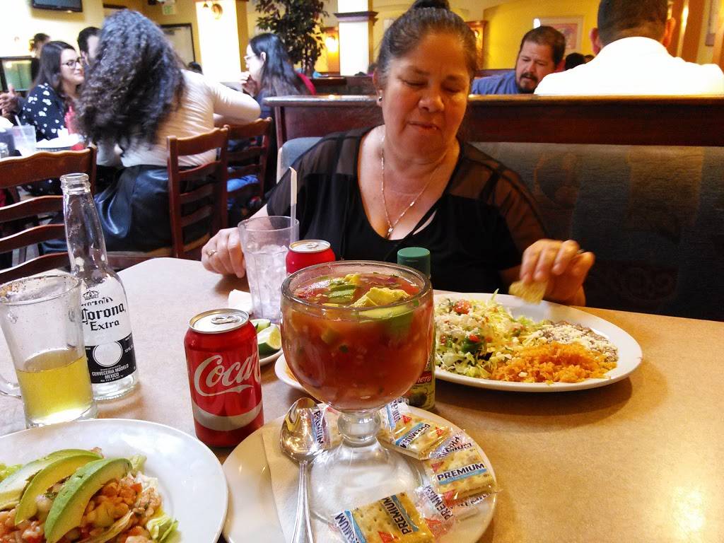 7 Mares | restaurant | 2809 Middlefield Rd, Redwood City, CA 94063, USA | 6503686444 OR +1 650-368-6444