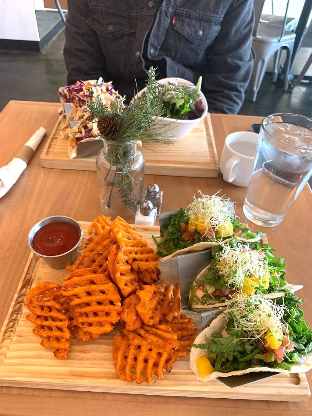 eat. Casual Scratch Kitchen | restaurant | 145 E Sunset Rd B 300, El Paso, TX 79922, USA | 9152495515 OR +1 915-249-5515