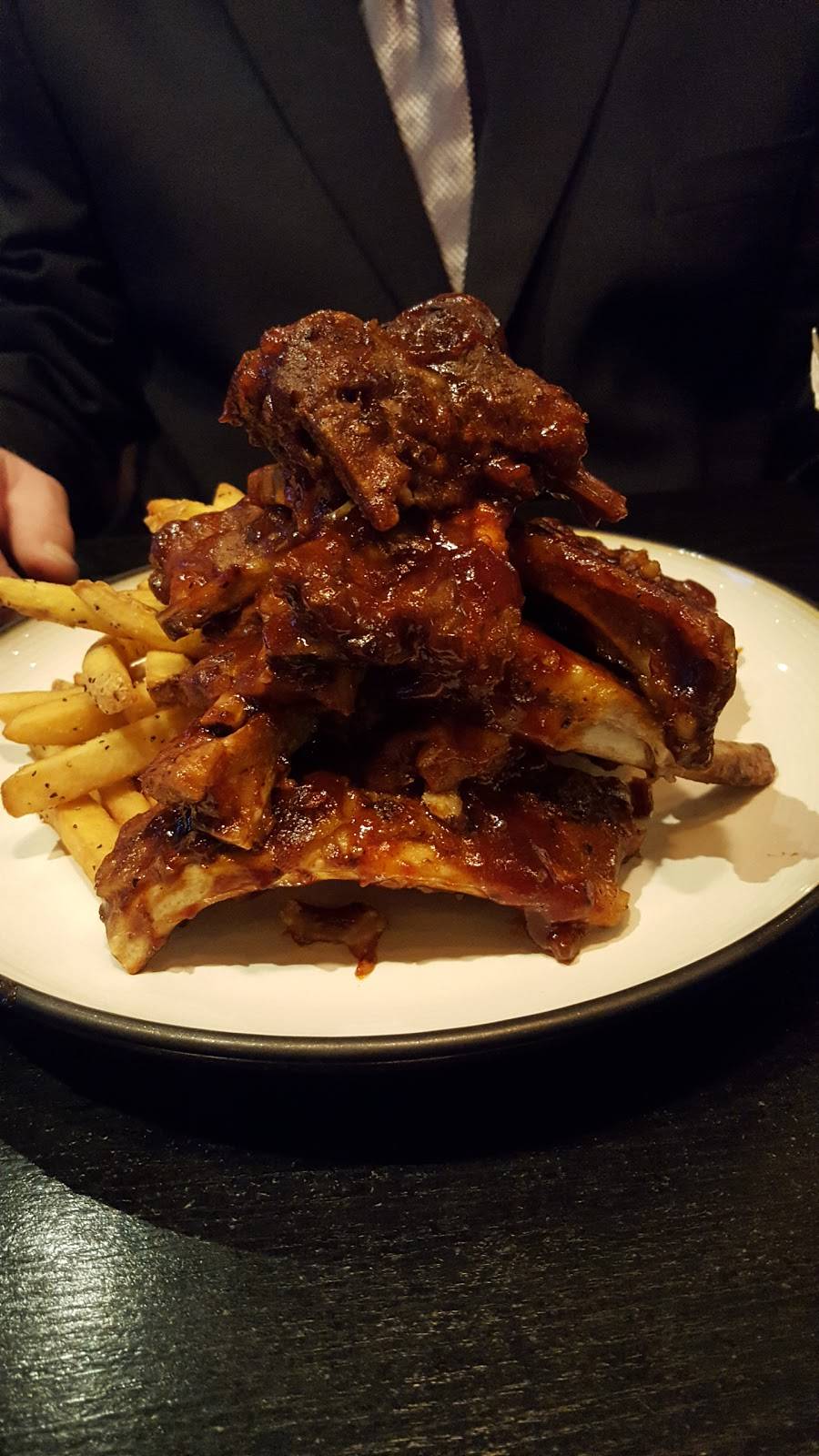 Originals Ale House | restaurant | 1658/1660 Bayview Ave, Toronto, ON M4G 3C2, Canada | 4164810371 OR +1 416-481-0371