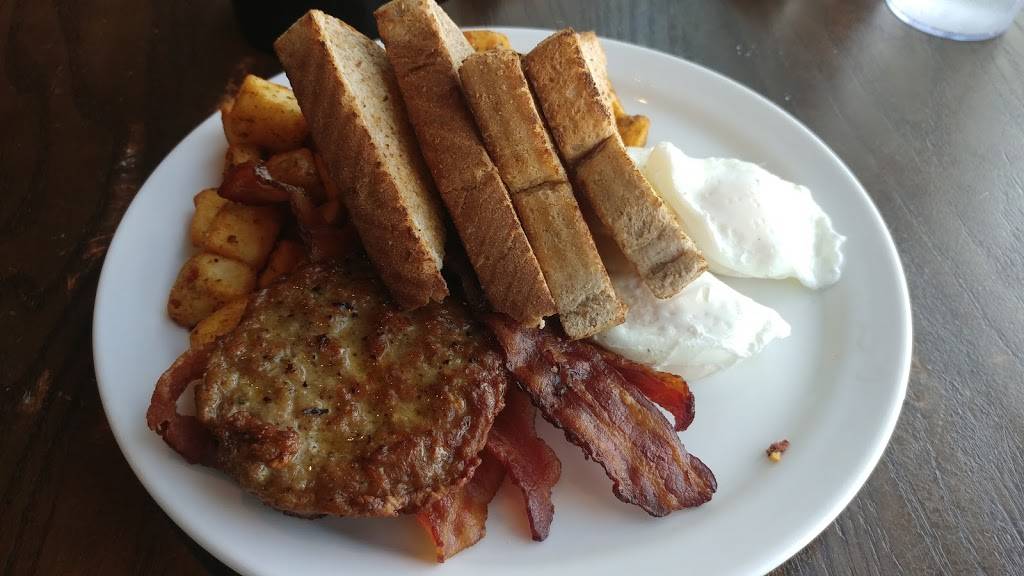 Tap & Pour | restaurant | Mississauga, ON L4W 1S9, Canada | 4167762658 OR +1 416-776-2658