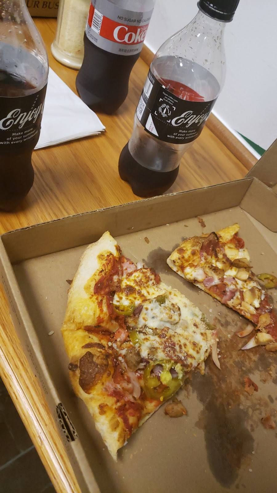 Ricks Pizza | restaurant | 913 W Grace St, Richmond, VA 23220, USA | 8046583645 OR +1 804-658-3645