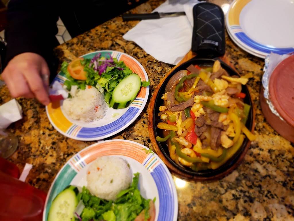 Las Islas Bar and Grill | restaurant | 6516 Cermak Rd, Berwyn, IL 60402, USA | 7087951300 OR +1 708-795-1300