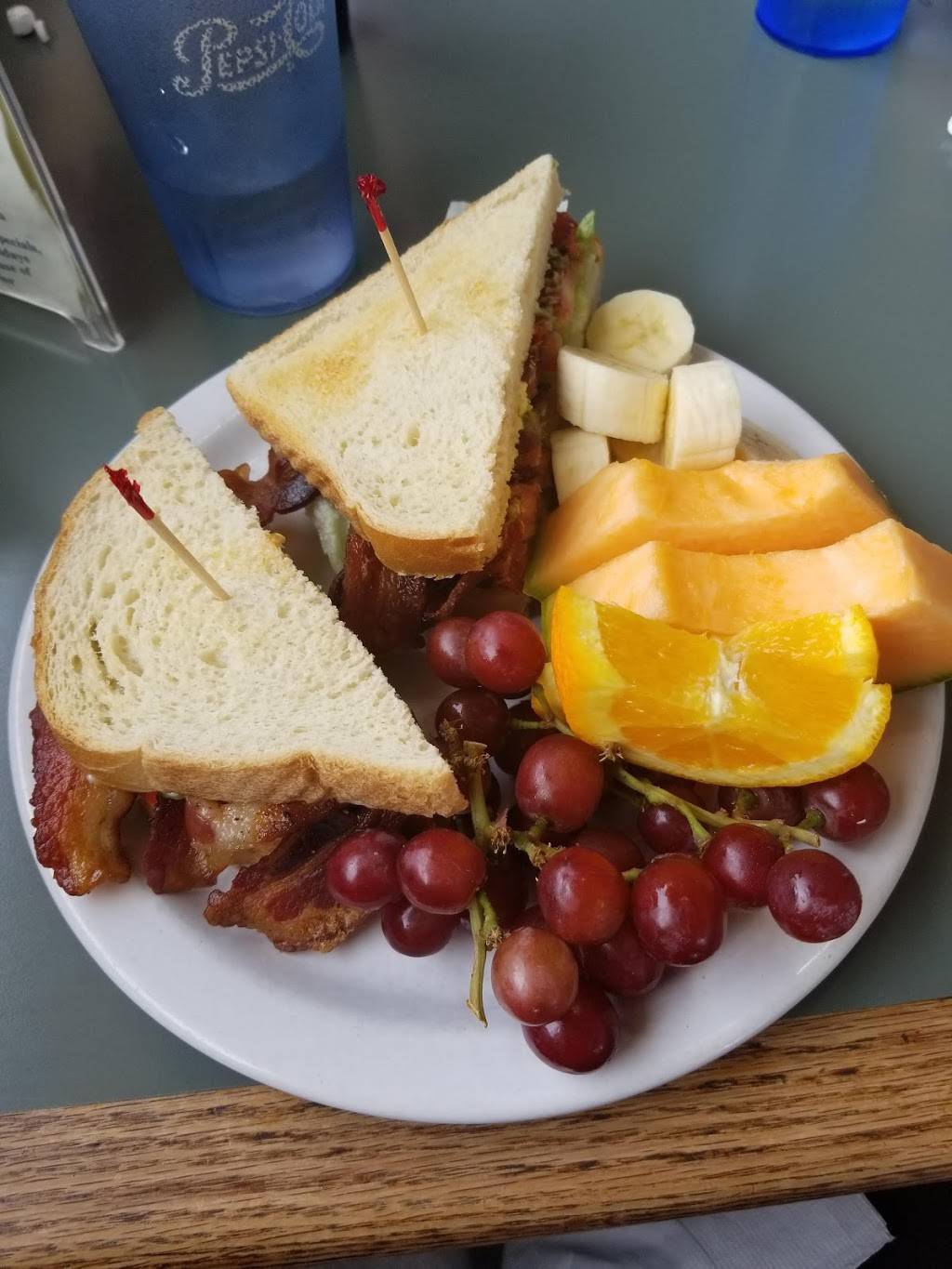 Neufeldts Restaurant | restaurant | 190 Main St, Aumsville, OR 97325, USA | 5037494095 OR +1 503-749-4095