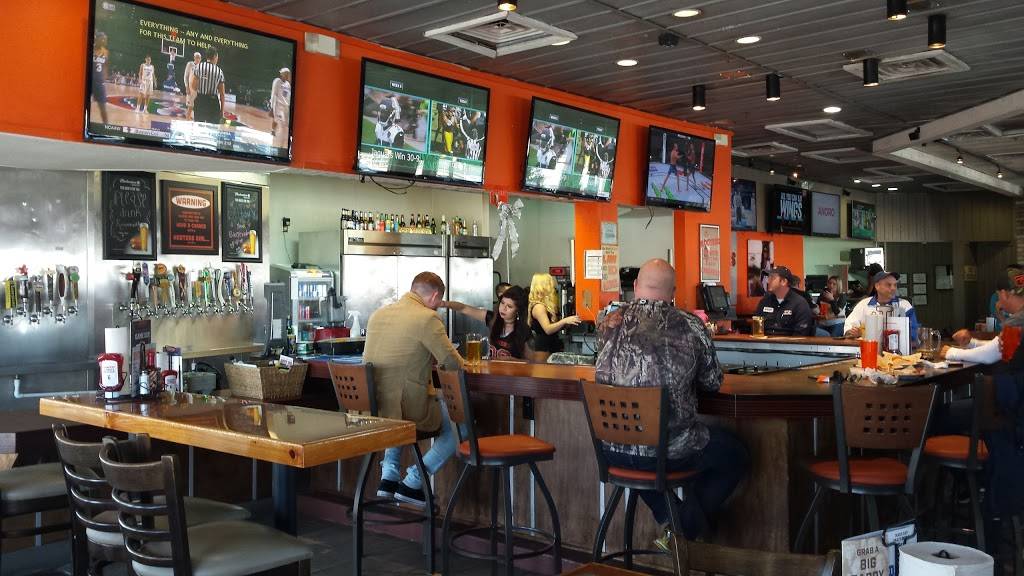 Hooters | restaurant | 850 I-10, Beaumont, TX 77707, USA | 4098929464 OR +1 409-892-9464