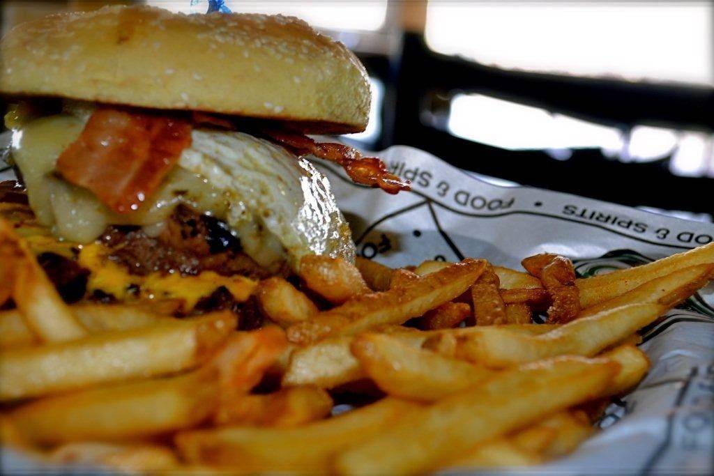 Henry Hudsons | restaurant | 1 Remington Pl, Oklahoma City, OK 73111, USA | 4054253225 OR +1 405-425-3225