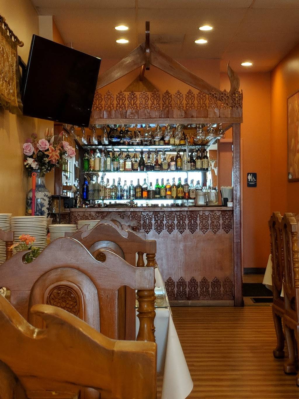 Krystal Thai | restaurant | 230 W Virginia St, Crystal Lake, IL 60014, USA | 8154440004 OR +1 815-444-0004