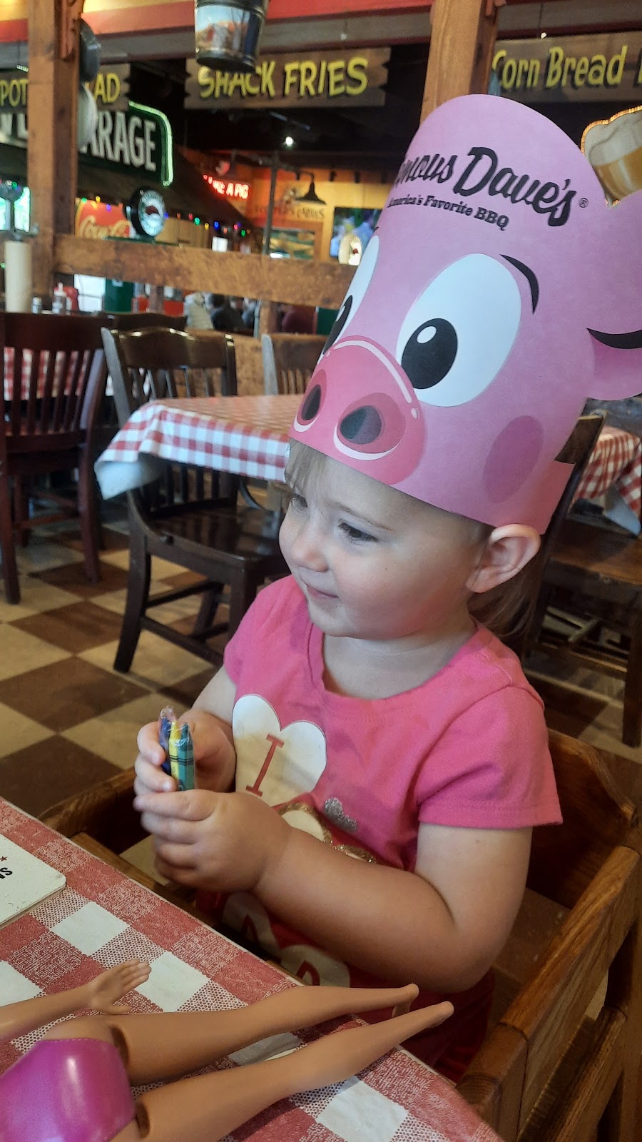 Famous Daves Bar-B-Que | meal takeaway | 2700 S Minnesota Ave, Sioux Falls, SD 57105, USA | 6053348800 OR +1 605-334-8800