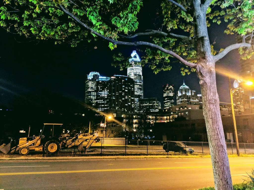 The Corner Pub | restaurant | 335 N Graham St, Charlotte, NC 28202, USA | 7043762720 OR +1 704-376-2720